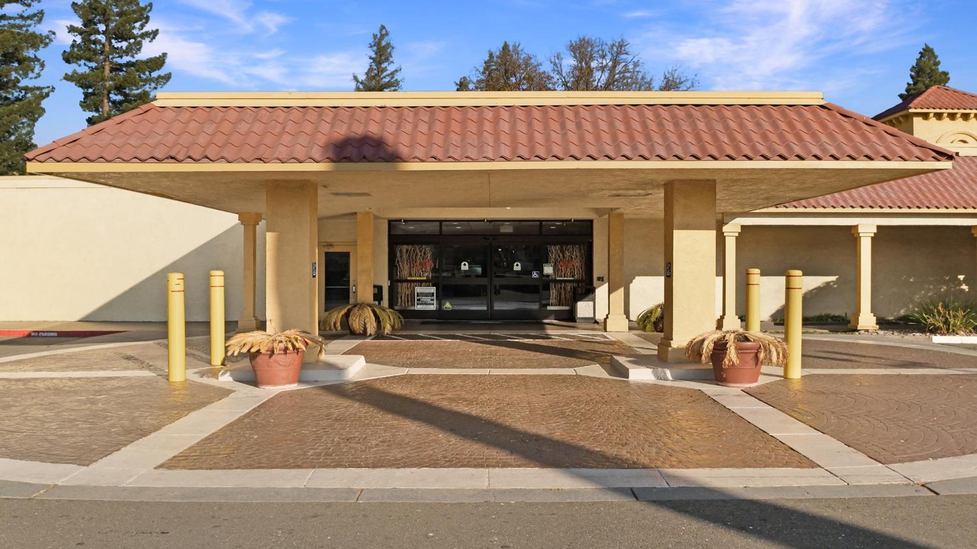 Howard Johnson By Wyndham Sacramento Downtown Ngoại thất bức ảnh