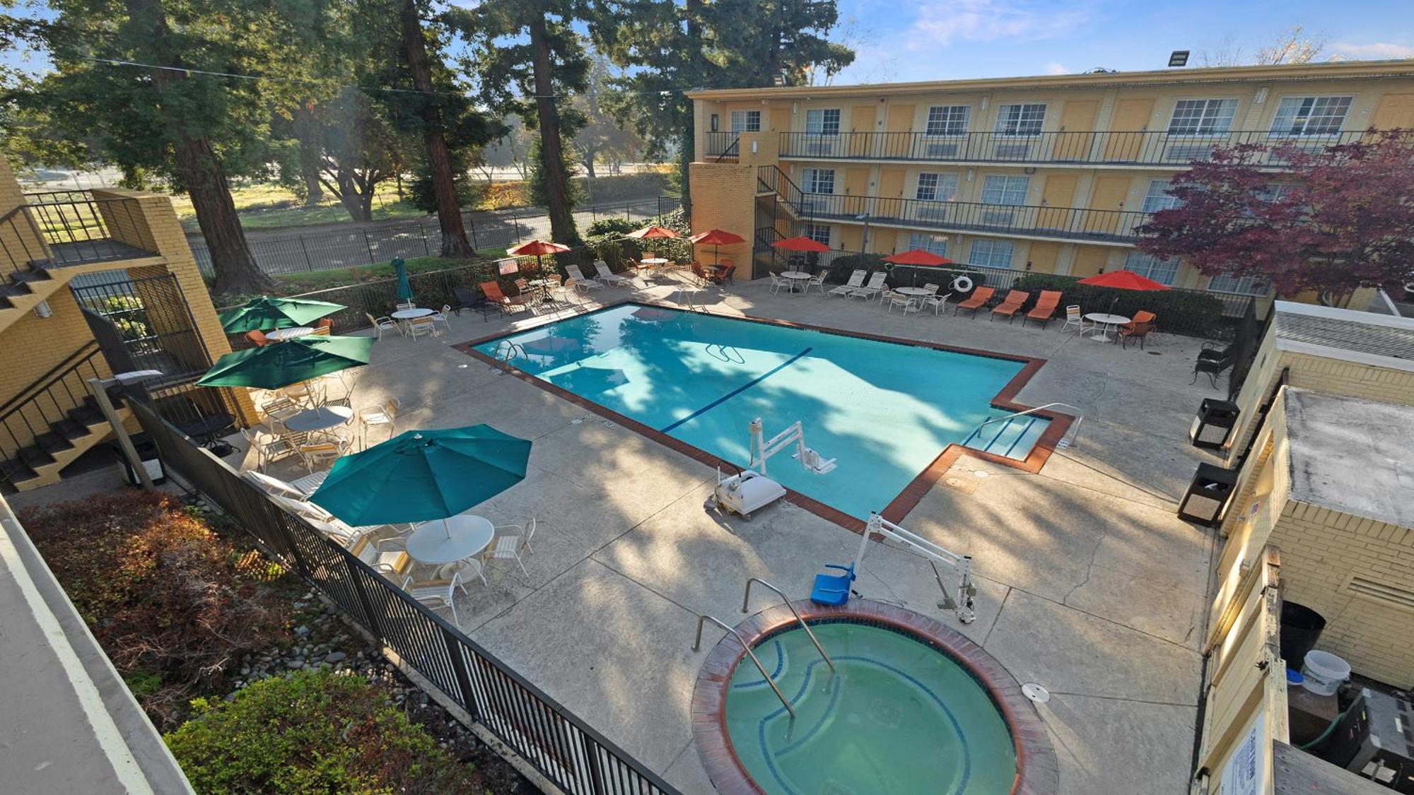 Howard Johnson By Wyndham Sacramento Downtown Ngoại thất bức ảnh