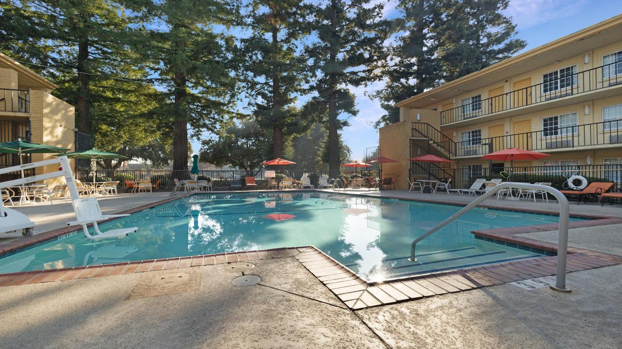 Howard Johnson By Wyndham Sacramento Downtown Ngoại thất bức ảnh